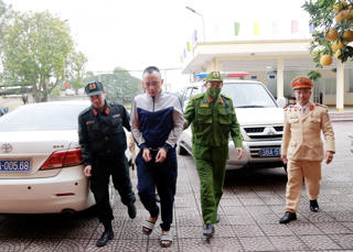 Bắt 'con nghiện' có nhiều tiền án, tiền sự đang tàng trữ ma tuý