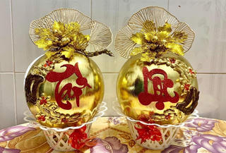 Dừa dát vàng giá bình dân hút khách dịp Tết