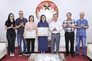 Báo Đại Đoàn Kết được Mặt trận tỉnh Bắc Giang khen thưởng vì có thành tích trong công tác xóa nhà tạm, nhà dột nát