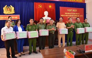Công an tỉnh Quảng Nam gặp mặt CBCS là thân nhân liệt sĩ
