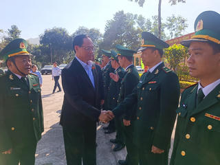 Phó Chủ tịch Quốc hội chúc Tết quân và dân vùng cao tỉnh Quảng Trị