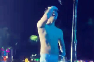 Quảng Ninh: Đề nghị xử lý vụ biểu diễn có hành động nhạy cảm