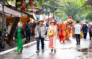 Sôi động thị trường du lịch Tết