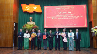 Công bố quyết định thành lập các quận, huyện, thị xã thuộc thành phố Huế trực thuộc Trung ương