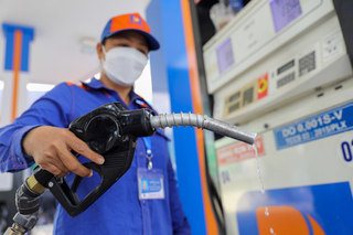 Giá xăng quay đầu giảm sau 4 lần tăng liên tiếp