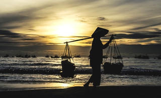 Mặn mòi gánh mắm của mẹ