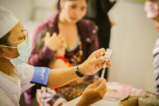 Thúc đẩy tiêm chủng để bảo vệ sức khỏe người dân