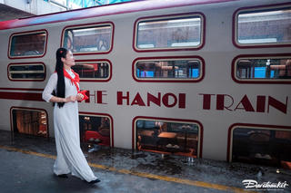 Chiêm ngưỡng đoàn tàu 2 tầng mang tên 'Hà Nội 5 cửa ô'