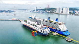 Quảng Ninh: Đón 2 siêu tàu biển chở gần 3.700 khách quốc tế