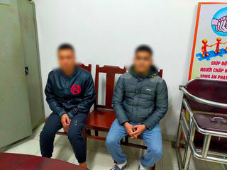 Lời khai của hai thanh niên đi xe máy vào đường cấm, hành hung tài xế ô tô ở Hà Nội