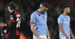 Premier League: Manchester City thua sốc, Liverpool chễm chệ ở ngôi đầu