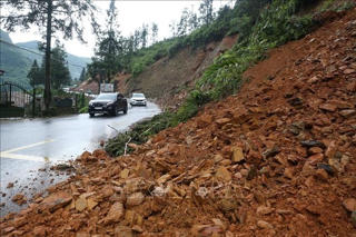 Lào Cai: Nhiều tuyến đường sạt lở vì mưa lũ