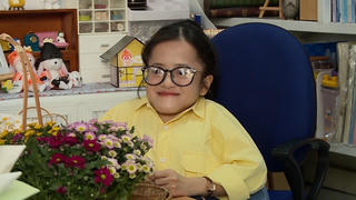 'Cuộc sống diệu kỳ' của cô gái mắc bệnh xương thuỷ tinh bẩm sinh 