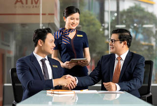 Ngân hàng hạ lãi suất, tối ưu trải nghiệm vay vốn, thúc đẩy tín dụng