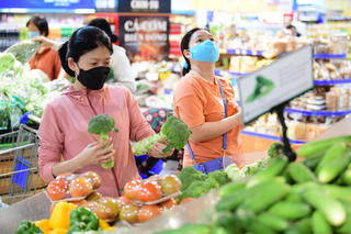 TPHCM kìm giá hàng hóa, tránh 'té nước theo lương'