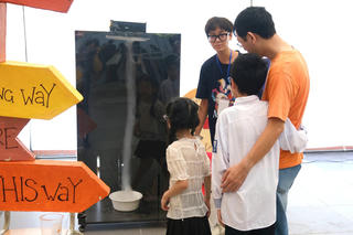 Truyền ngọn lửa đam mê khoa học tới học sinh phổ thông