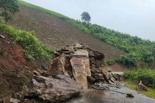 Điện Biên sạt lở đất đá nghiêm trọng trên các tuyến quốc lộ, tỉnh lộ