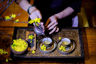 Đến Huế, thưởng trà Hoàng mai ngày Tết