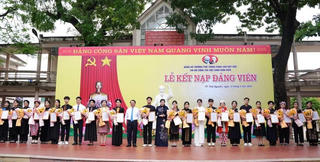 Thái Nguyên: 23 học sinh cấp 3 là người dân tộc thiểu số được kết nạp Đảng