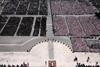 Hơn 250 nghìn người tham dự lễ tang của Giáo hoàng Francis