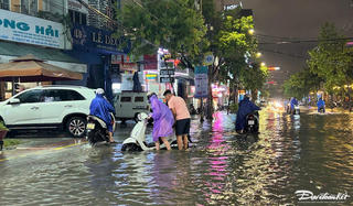 Mưa lớn gây ngập một số tuyến đường ở  Đà Nẵng