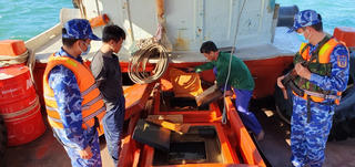 Bắt tàu cá chở 70.000 lít dầu DO không rõ nguồn gốc trên vùng biển Tây Nam