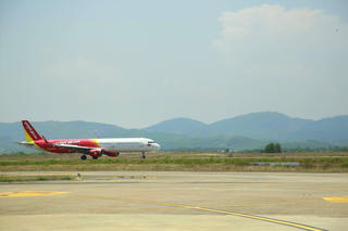 Đề nghị công an kiểm tra tình trạng sử dụng đèn laser chiếu vào máy bay