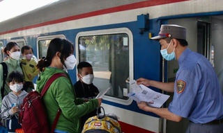 Hà Nội yêu cầu người dân sử dụng phương tiện công cộng phải đeo khẩu trang