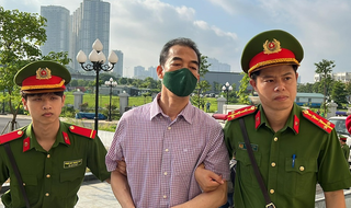 Phong tỏa cổ phiếu VCG của cựu Thứ trưởng Bộ Ngoại giao Tô Anh Dũng