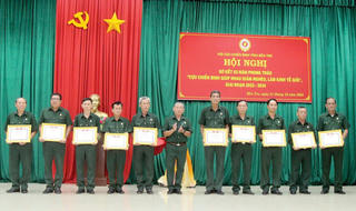Giúp nhau làm giàu chính đáng