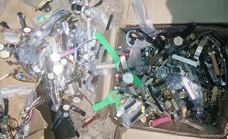 Hàng giả bủa vây