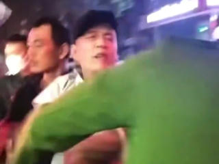 Khởi tố người đàn ông say rượu, tát Công an 