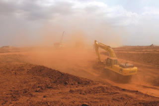 Bụi ở công trường dự án sân bay Long Thành bủa vây người dân: Cách nào khắc phục?