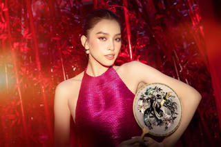 Thời trang 'Mỹ nhân của năm' Trần Tiểu Vy thay đổi ra sao sau 4 năm?