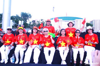 Người dân Thủ đô chờ đón chương trình nghệ thuật 'Dưới cờ vinh quang'