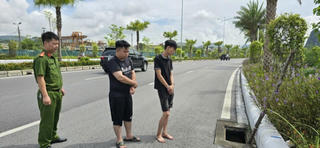 Quảng Ninh: Bắt giữ nhóm chuyên bật nắp cống bán sắt vụn