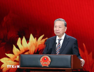 Tổng Bí thư dự Chương trình giao lưu nghệ thuật chính luận 'Sống trong lòng dân'