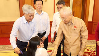 Tổng Bí thư gặp mặt các điển hình về học tập và làm theo gương Bác