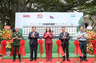 Báo Nhân Dân khai mạc Triển lãm tương tác kỷ niệm 50 năm ngày thống nhất đất nước