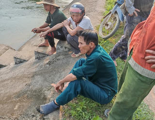 Lão nông 63 tuổi lao xuống dòng nước xiết cứu sống 2 nam thanh niên