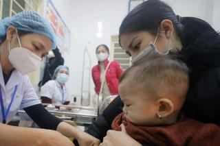 Thủ tướng yêu cầu đẩy nhanh tiêm chủng vaccine phòng, chống bệnh sởi