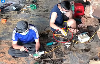 Thanh niên cắm nhầm ổ điện suýt gây họa cho người khác
