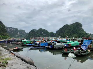 Quảng Ninh: Ngư dân gấp rút neo đậu tàu thuyền ứng phó bão số 2