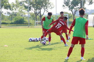 U17 Việt Nam duy trì tập luyện, củng cố thể lực