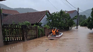 Niềm tin để người dân vùng thiên tai đứng dậy