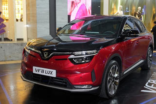 VinFast VF 8 Lux gây ấn tượng với chuyên gia xe nhờ thiết kế mới và công nghệ AI tạo sinh