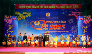 Phó Thủ tướng Thường trực Nguyễn Hòa Bình dự 'Tết sum vầy - Xuân ơn Đảng' tại Quảng Ngãi