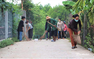 Quảng Ngãi: Người dân cùng nhau làm đẹp đường làng, ngõ xóm mừng lễ Quốc khánh 2/9