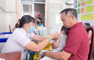 Hà Nội tiếp tục đẩy mạnh rà soát tiền sử tiêm chủng vaccine sởi ở trẻ em