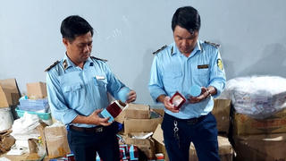 Đương đầu với 'ma trận' hàng giả